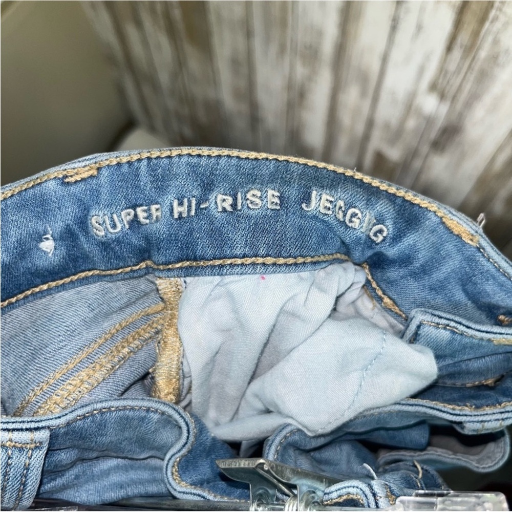 American Eagle Next Level Stretch Light Wash Super High Rise Jegging Short - Picture 7 of 8